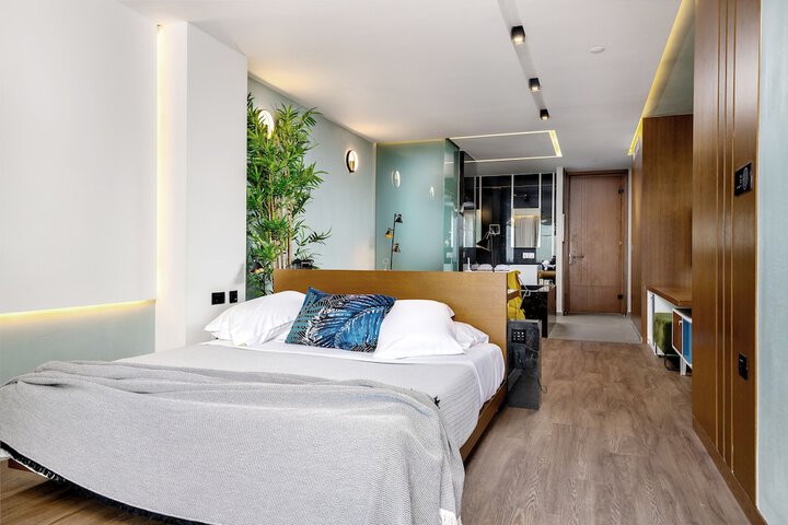 Room 4 of 145