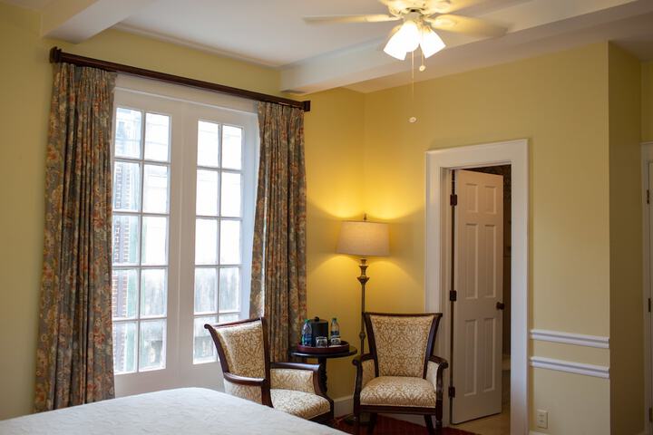 Room 35 of 166