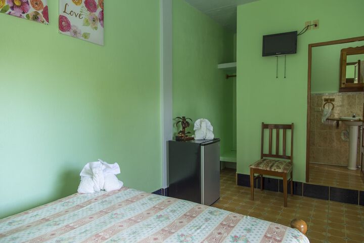 Room 6 of 18