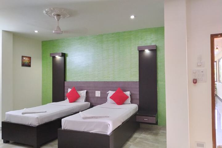Room 10 of 36