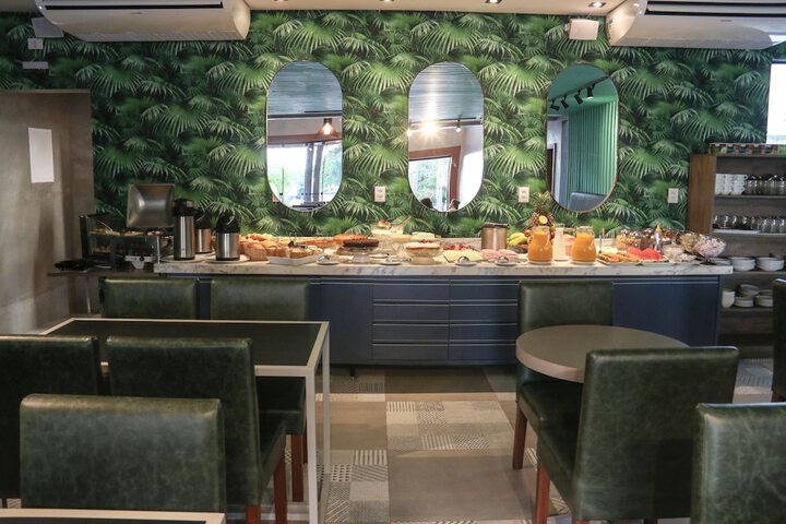 Breakfast/Coffee Service 44 of 60