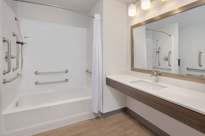 Studio Queen Bed Kitchen (1 of 15)