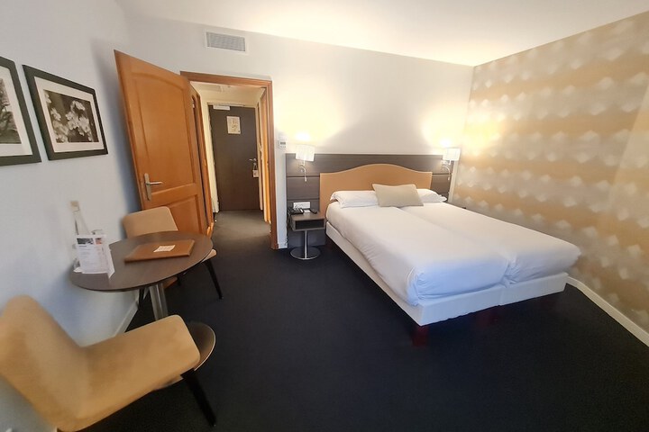 Room 9 of 41