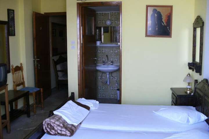 Room 10 of 29