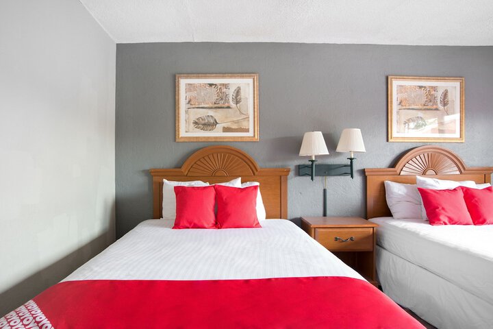 2 Queen Beds (10 of 10)
