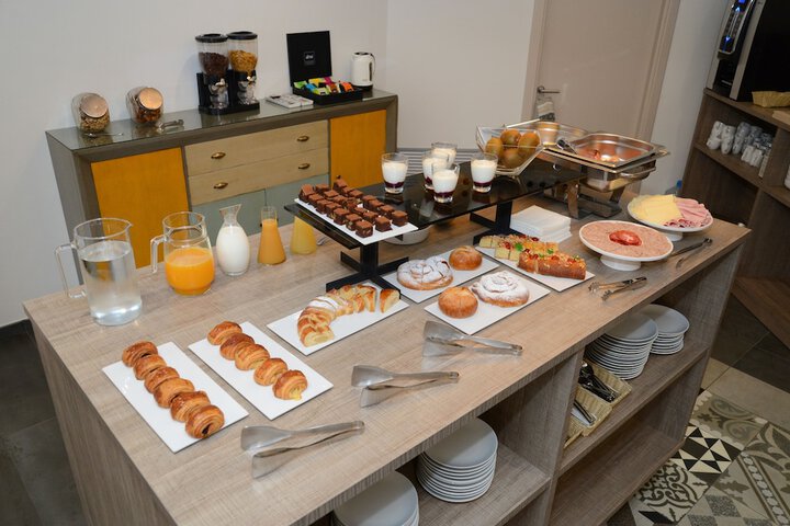 Breakfast/Coffee Service 40 of 58