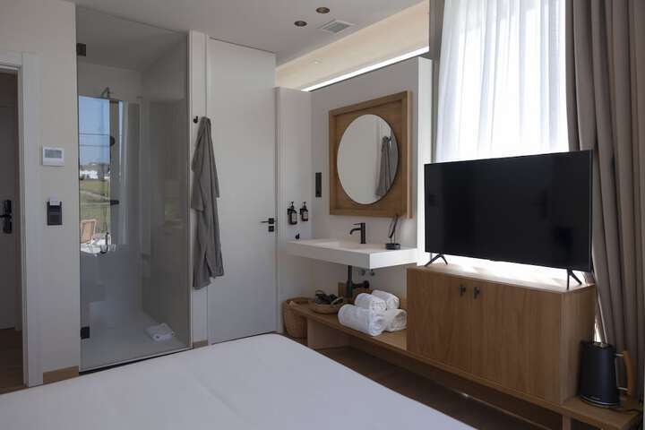 Room 42 of 60