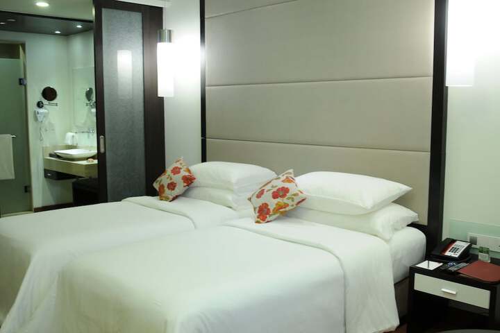 Room 11 of 80