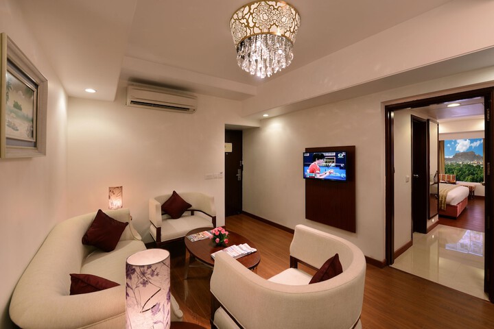 Room 13 of 28