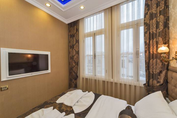 Room 33 of 87