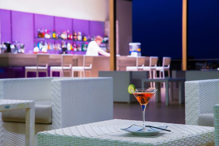 Lounge 112 of 125