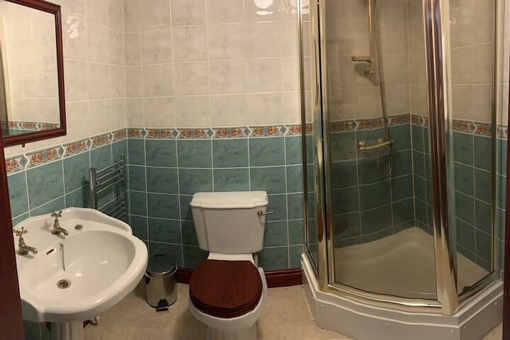Room 7 of 9