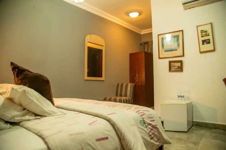CAPITAL HILL HOTEL