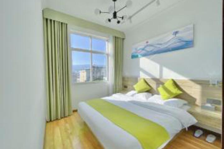 Room 16 of 17