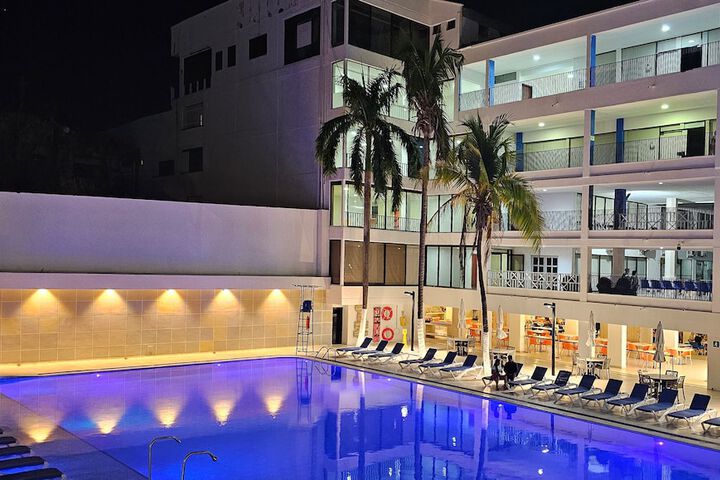 Hotel with Pool