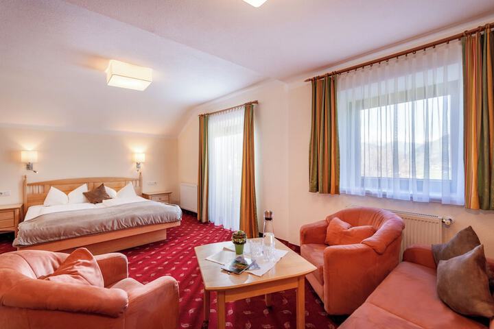 Room 13 of 77
