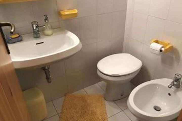 Room 9 of 14