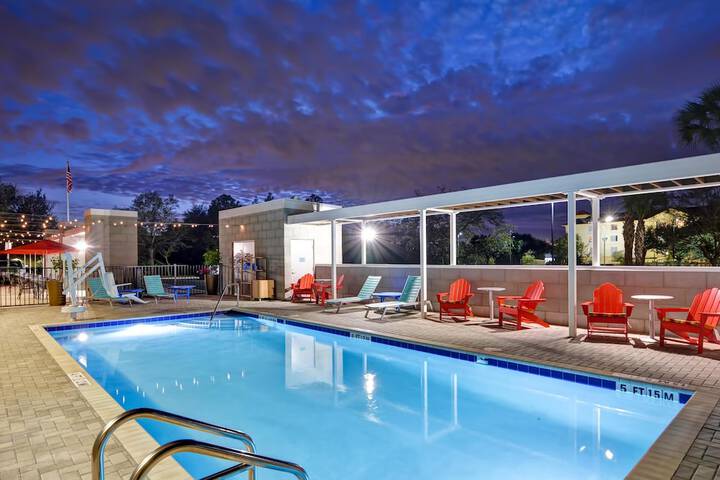 Pool 24 of 38
