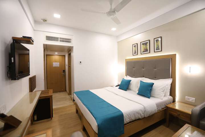 Room 10 of 38
