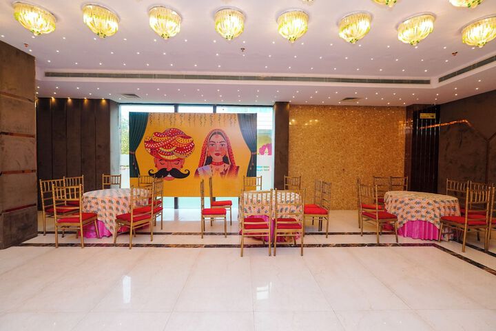 Ballroom/Hall 31 of 46