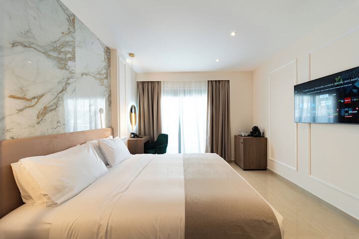 Room 43 of 187