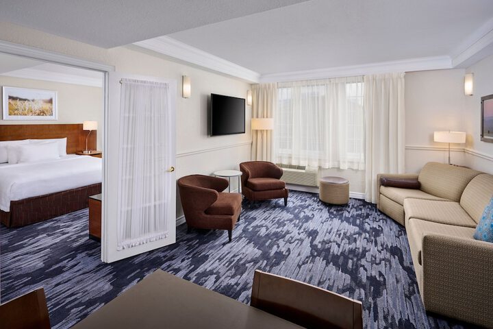 Room 16 of 39