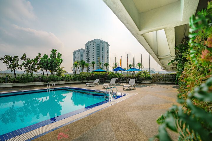 Hotel with Pool