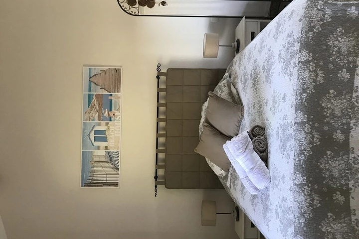 Room 2 of 16