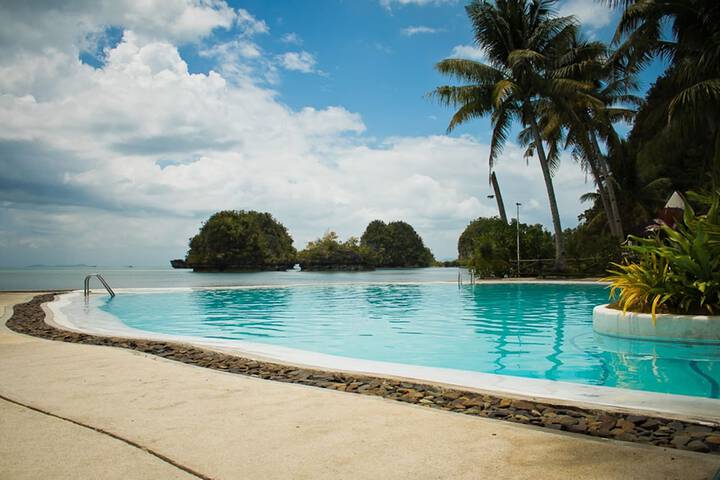 Pools & Facilities