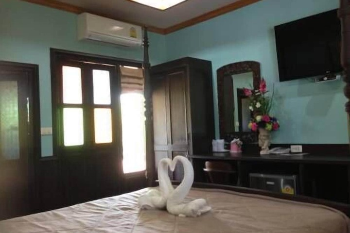 Room 10 of 48