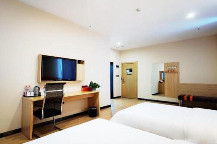 Suite 3 of 3