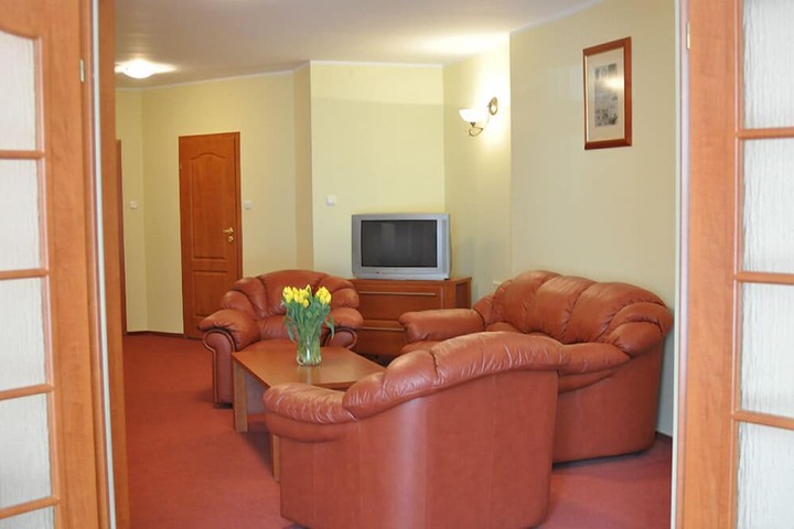 Room 8 of 10