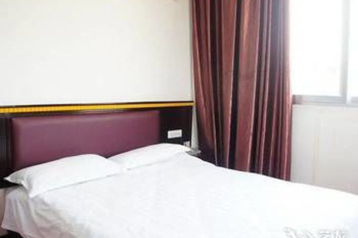 Room 8 of 11