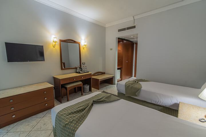 Room 6 of 21