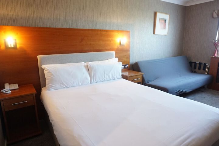 Room 3 of 27
