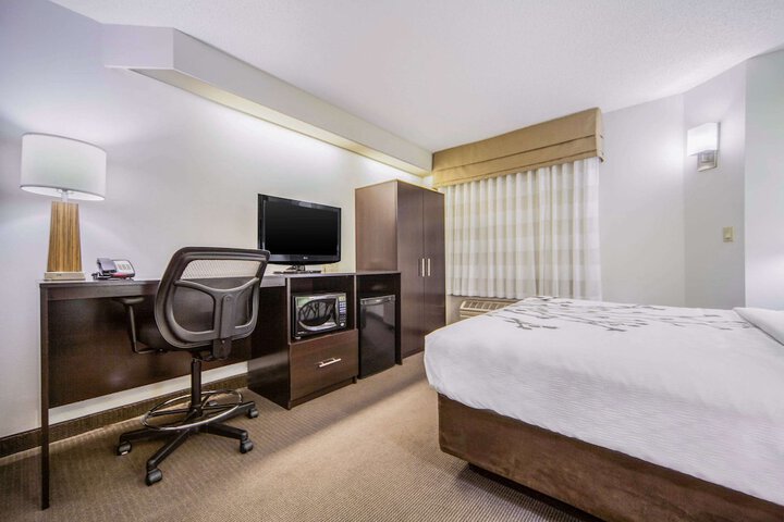 Room 25 of 37