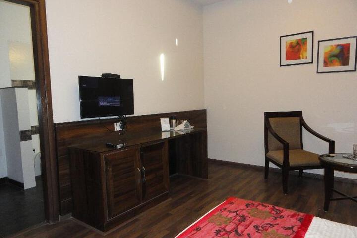 Room 2 of 5