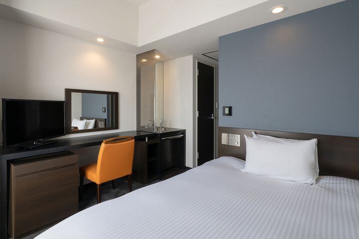 Room 6 of 30
