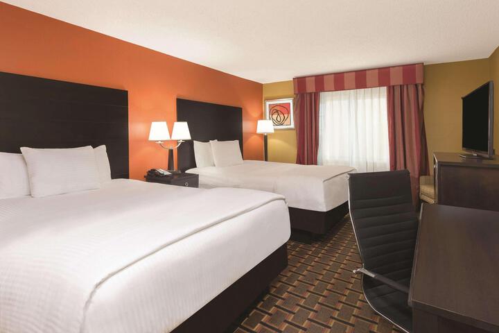 1 King Bed (3 of 15)