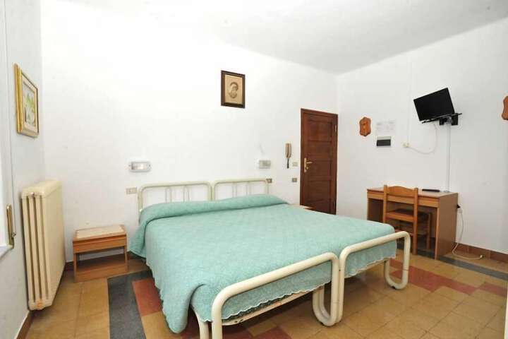 Room 6 of 44