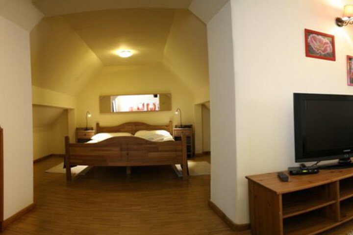 Room 5 of 25