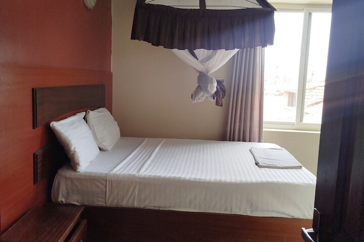 Room 11 of 39