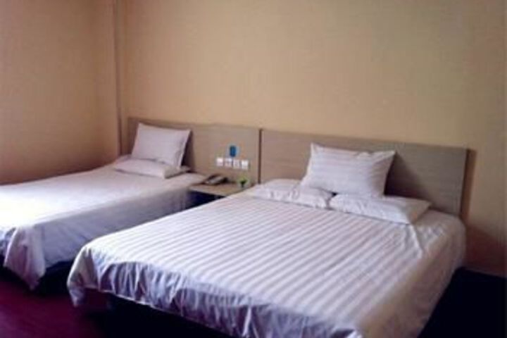 Room 4 of 18