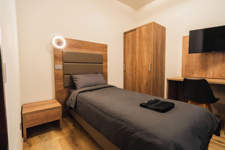 Room 11 of 25