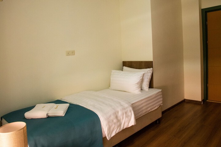 Room 18 of 127