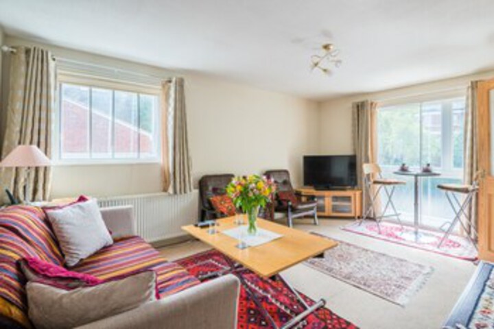 Comfortable Chiswick Home by Ravenscourt Park