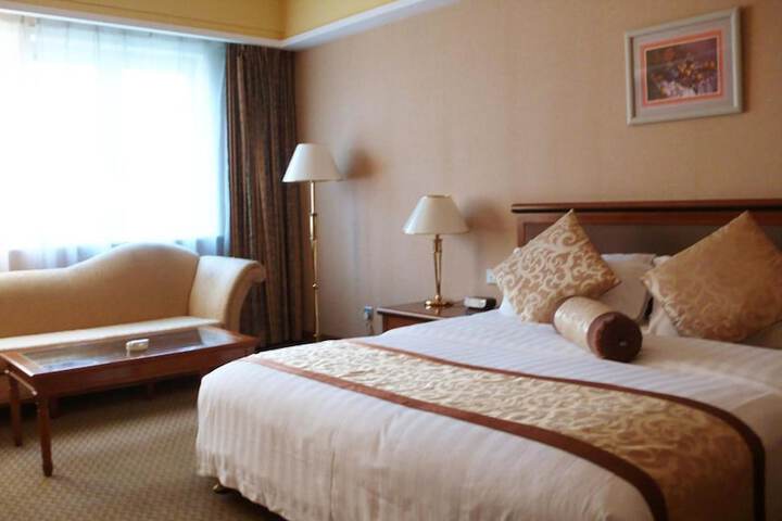 Room 17 of 40