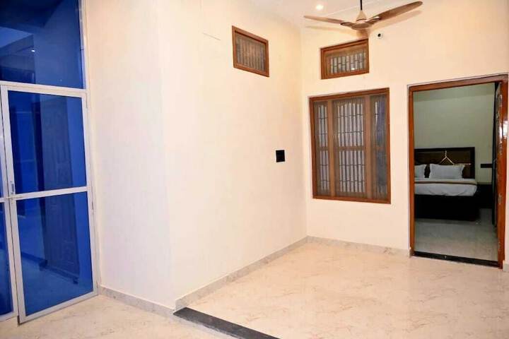 Room 4 of 11