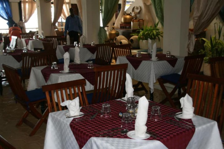Dining 14 of 21