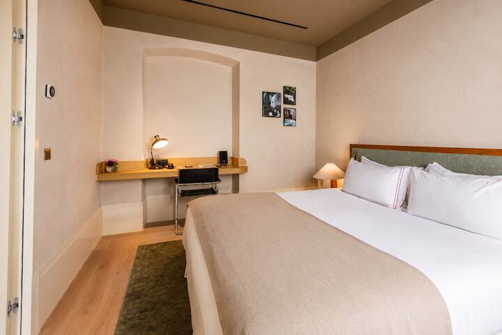 Room 32 of 50